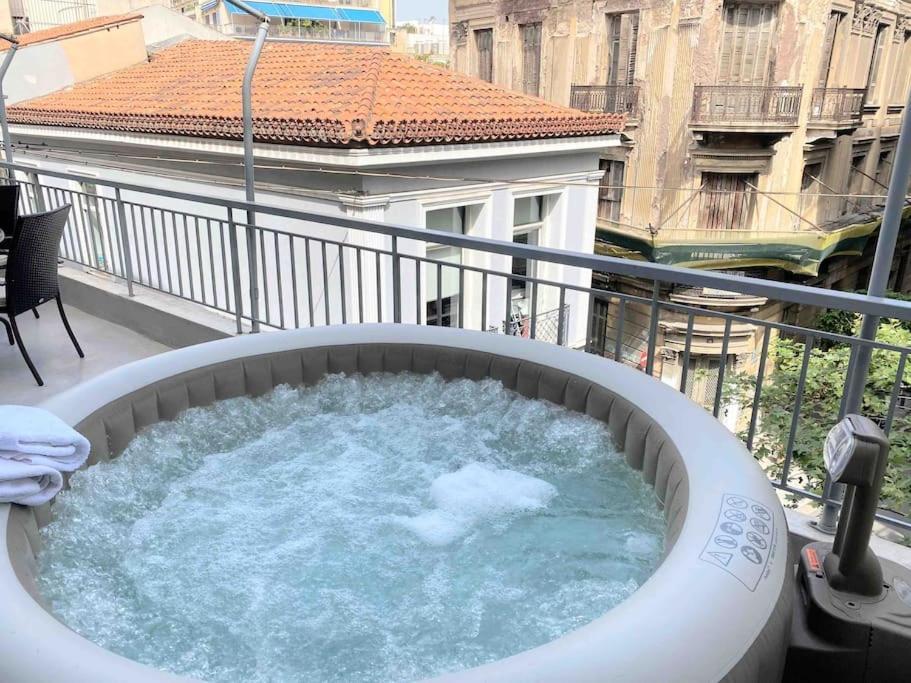 Openair Hot Tub/Big Balcony/Great Boutique Apt Atene Esterno foto